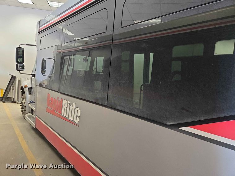 image for item DP8998 2014 IC Eldorado shuttle bus