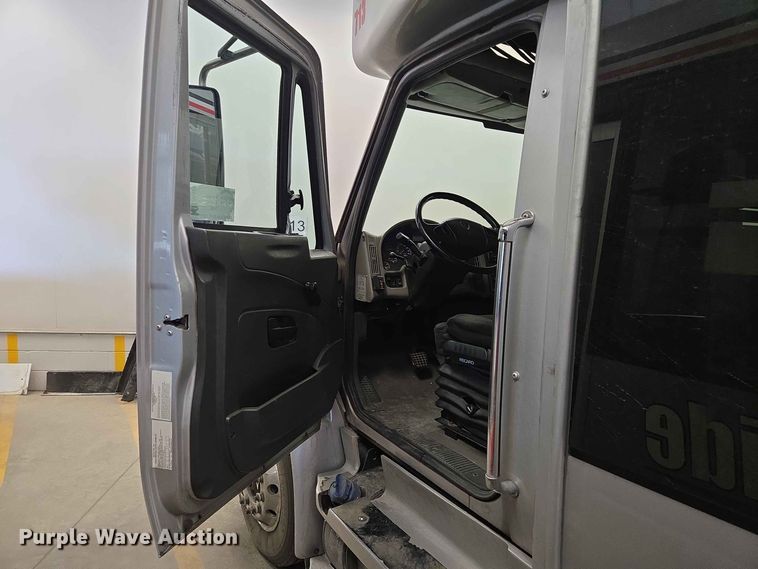image for item DP8998 2014 IC Eldorado shuttle bus
