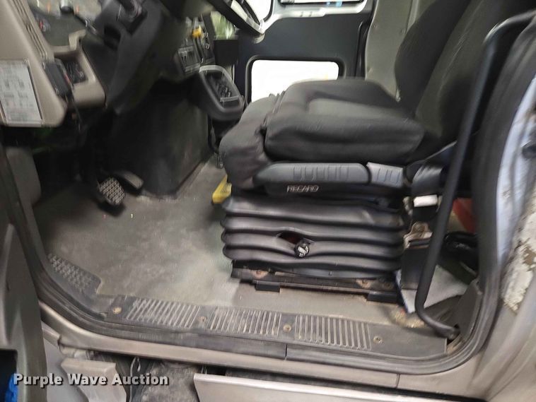 image for item DP8998 2014 IC Eldorado shuttle bus