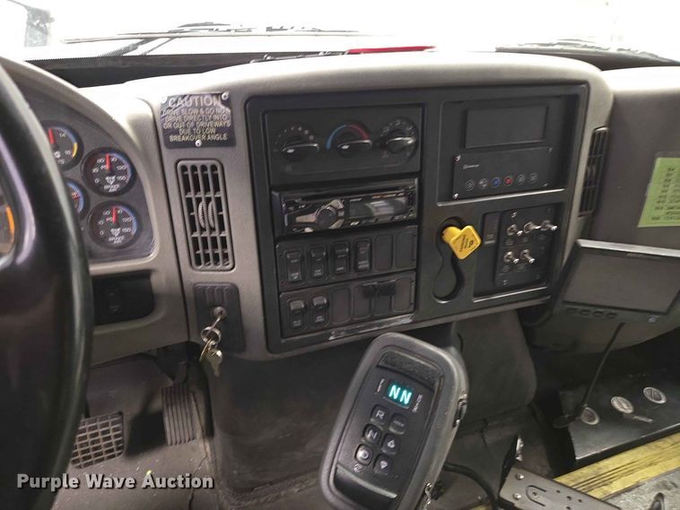 image for item DP8998 2014 IC Eldorado shuttle bus