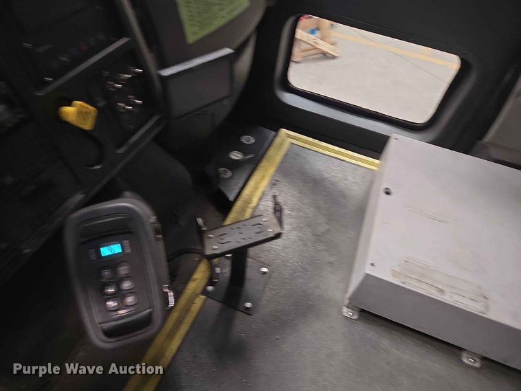 image for item DP8998 2014 IC Eldorado shuttle bus