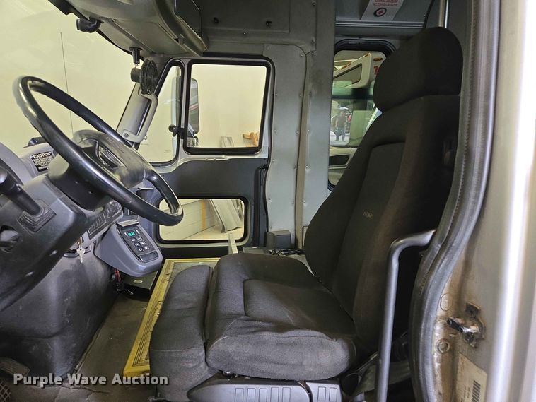 image for item DP8999 2014 IC Eldorado shuttle bus