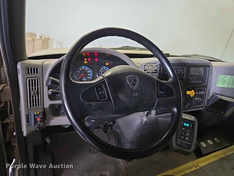 image for item DP8999 2014 IC Eldorado shuttle bus