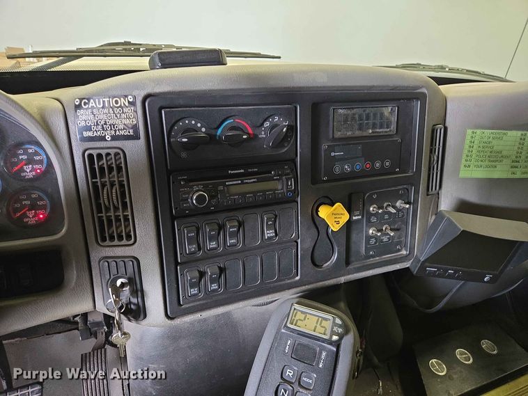 image for item DP8999 2014 IC Eldorado shuttle bus