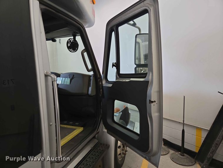 image for item DP8999 2014 IC Eldorado shuttle bus