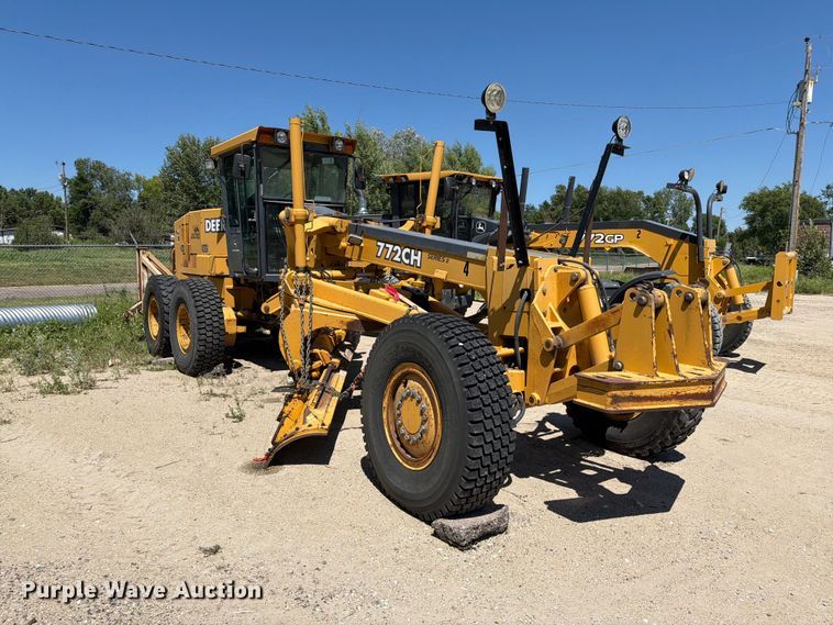image for item DQ0081 2002 John Deere 772CH Series II motor grader