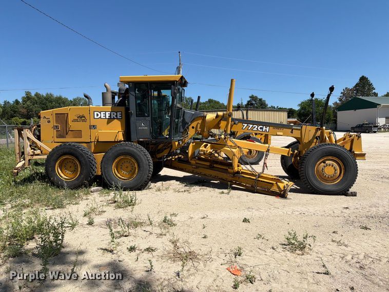 image for item DQ0081 2002 John Deere 772CH Series II motor grader