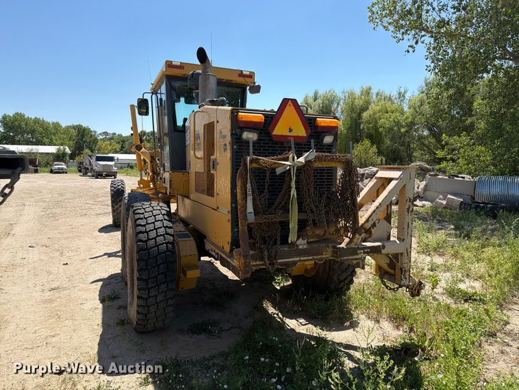 image for item DQ0081 2002 John Deere 772CH Series II motor grader