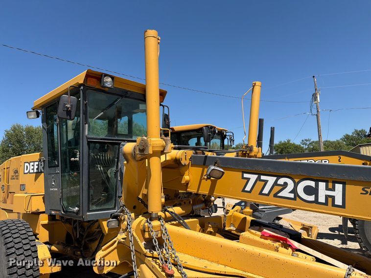 image for item DQ0081 2002 John Deere 772CH Series II motor grader