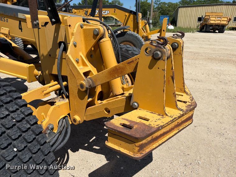 image for item DQ0081 2002 John Deere 772CH Series II motor grader