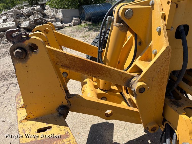 image for item DQ0081 2002 John Deere 772CH Series II motor grader