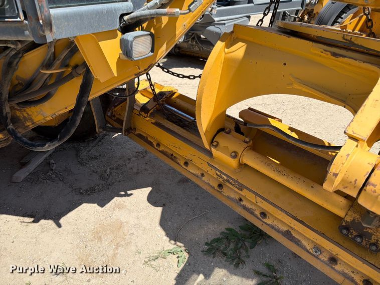 image for item DQ0081 2002 John Deere 772CH Series II motor grader