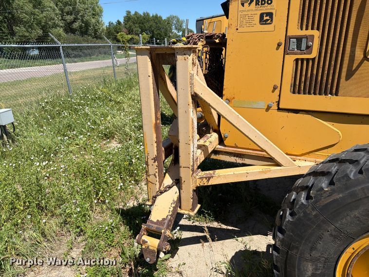 image for item DQ0081 2002 John Deere 772CH Series II motor grader