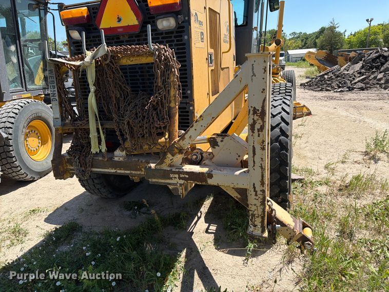 image for item DQ0081 2002 John Deere 772CH Series II motor grader