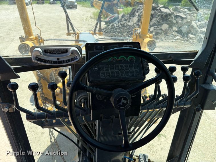 image for item DQ0081 2002 John Deere 772CH Series II motor grader