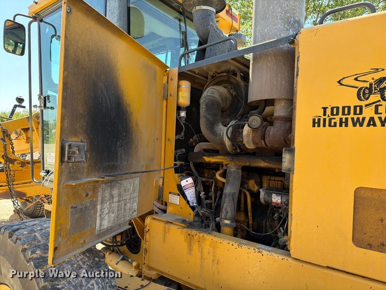image for item DQ0081 2002 John Deere 772CH Series II motor grader