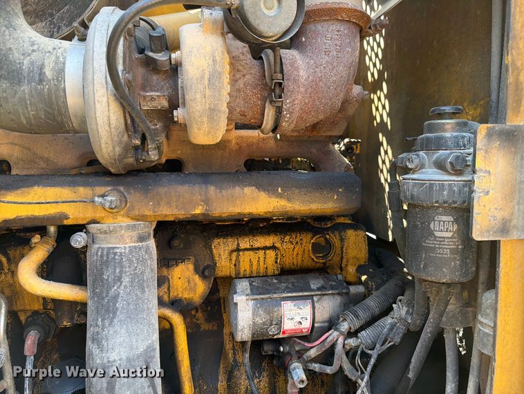 image for item DQ0081 2002 John Deere 772CH Series II motor grader