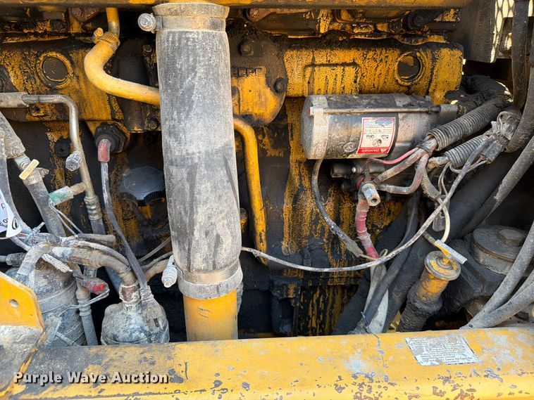 image for item DQ0081 2002 John Deere 772CH Series II motor grader