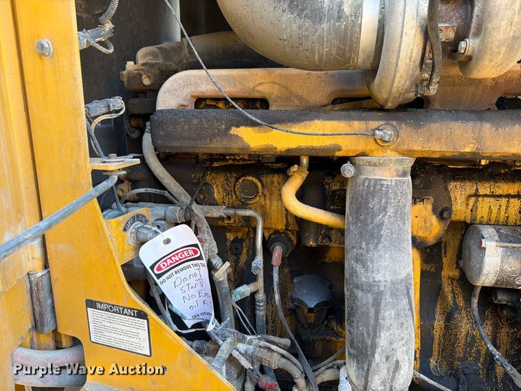 image for item DQ0081 2002 John Deere 772CH Series II motor grader