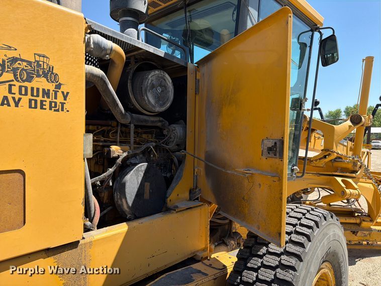 image for item DQ0081 2002 John Deere 772CH Series II motor grader