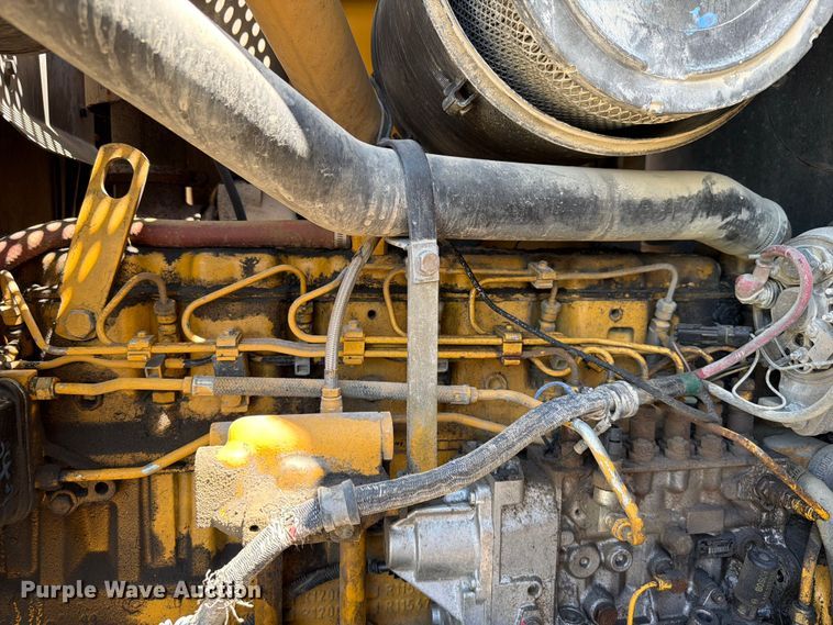 image for item DQ0081 2002 John Deere 772CH Series II motor grader