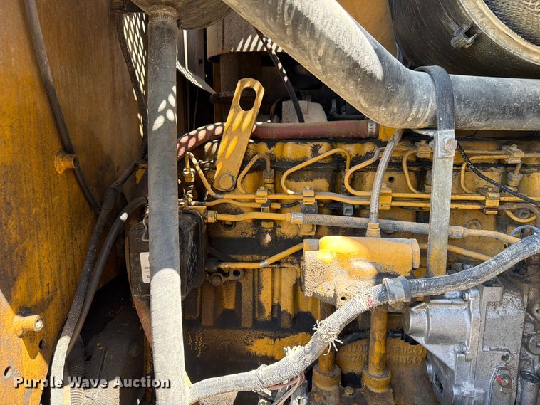 image for item DQ0081 2002 John Deere 772CH Series II motor grader