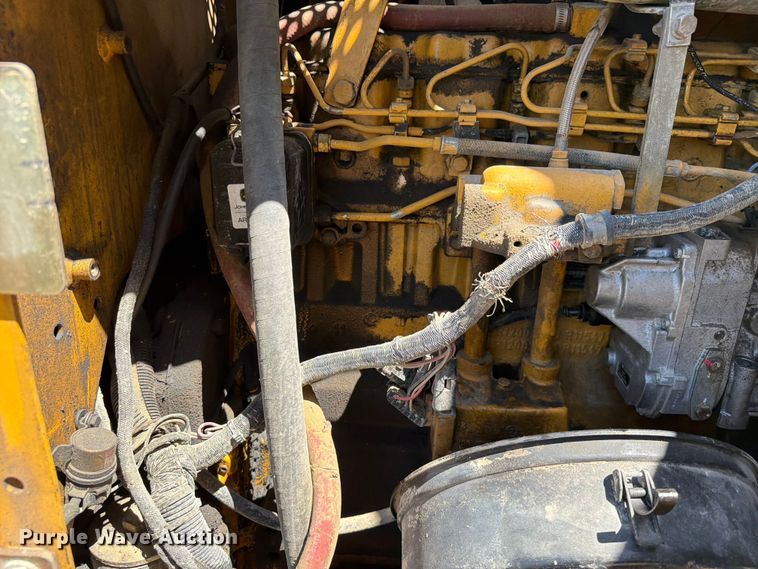 image for item DQ0081 2002 John Deere 772CH Series II motor grader