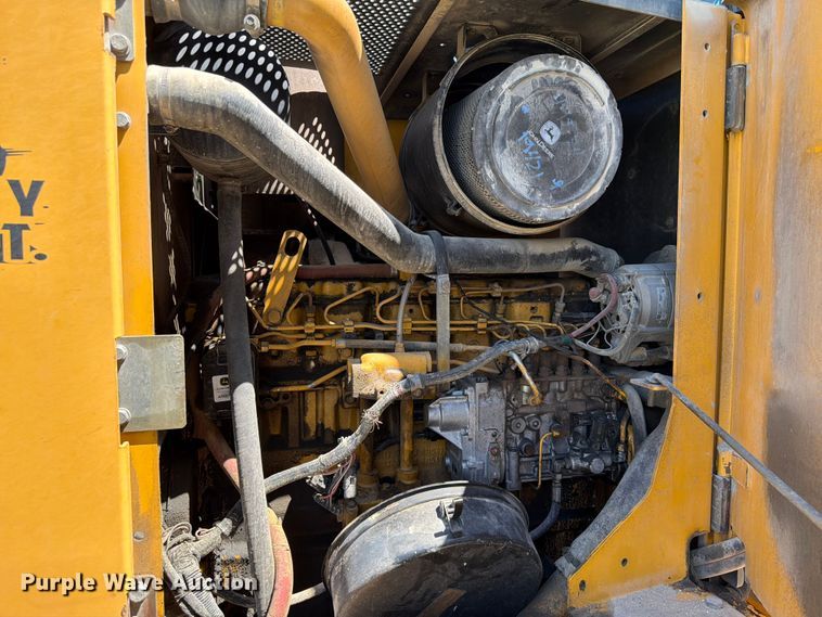 image for item DQ0081 2002 John Deere 772CH Series II motor grader
