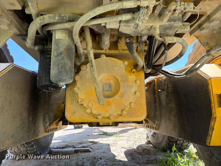 image for item DQ0081 2002 John Deere 772CH Series II motor grader