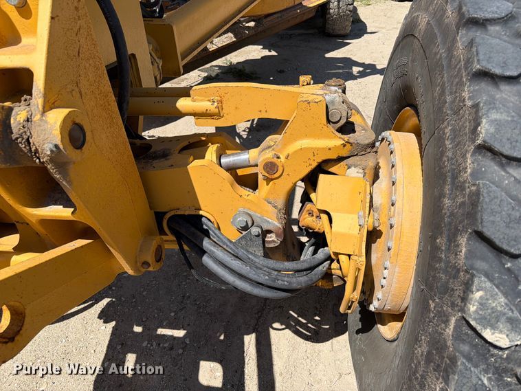 image for item DQ0081 2002 John Deere 772CH Series II motor grader