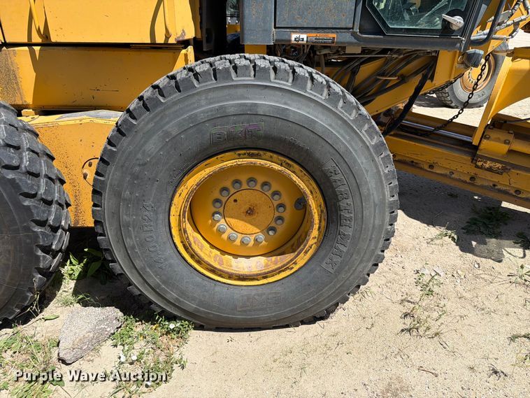 image for item DQ0081 2002 John Deere 772CH Series II motor grader