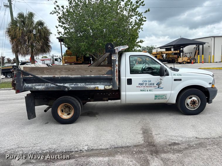 image for item DU6256 2003 Ford F350 Super Duty  dump bed pickup truck