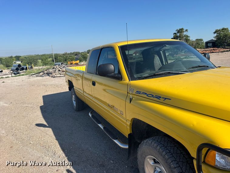 image for item DY2977 1999 Dodge Ram 1500 Ext. Cab pickup truck