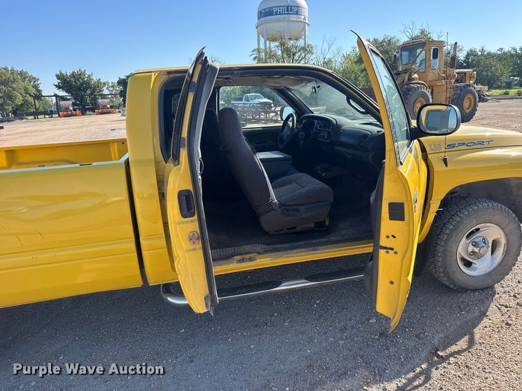 image for item DY2977 1999 Dodge Ram 1500 Ext. Cab pickup truck