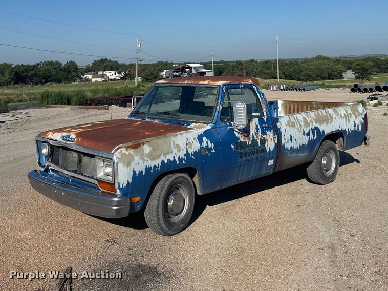 image for item DY2978 1990 Dodge 150 pickup truck