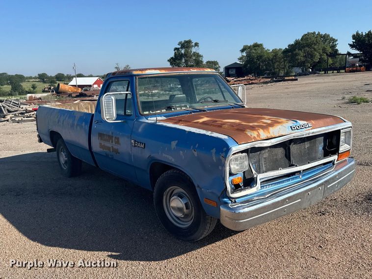 image for item DY2978 1990 Dodge 150 pickup truck