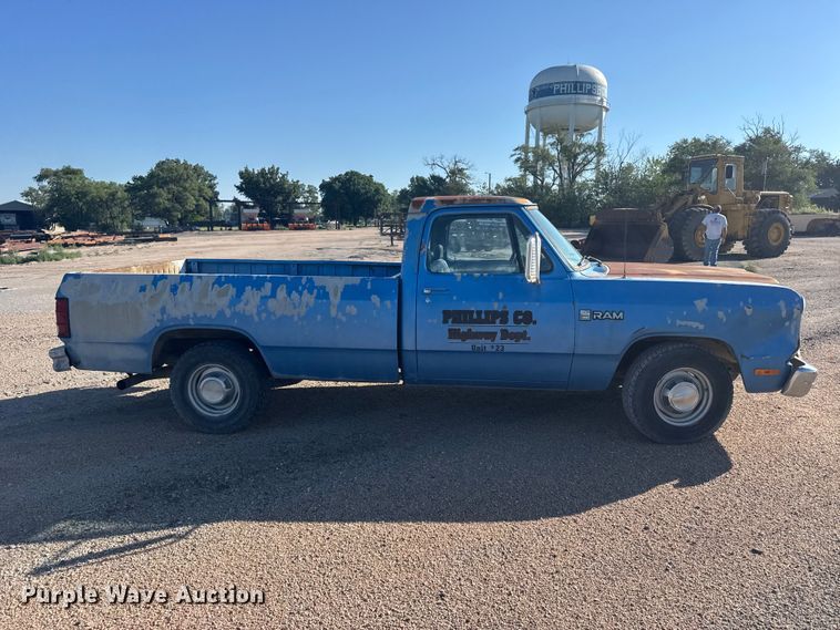 image for item DY2978 1990 Dodge 150 pickup truck