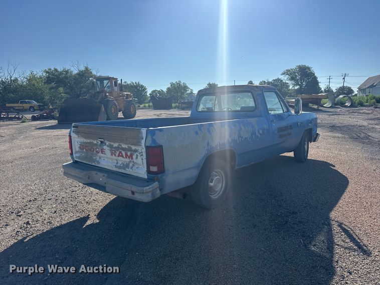 image for item DY2978 1990 Dodge 150 pickup truck