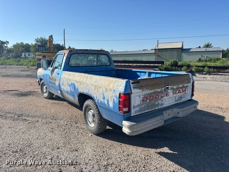image for item DY2978 1990 Dodge 150 pickup truck