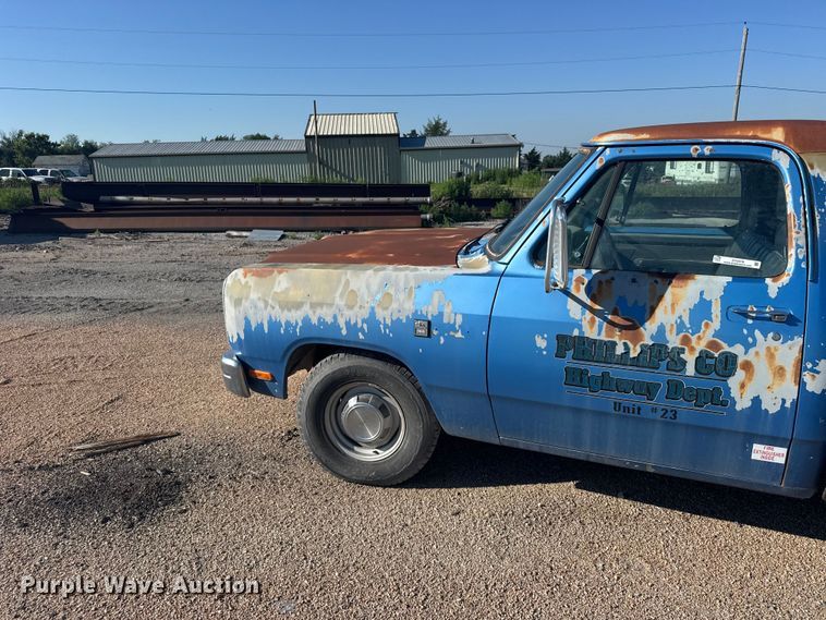 image for item DY2978 1990 Dodge 150 pickup truck