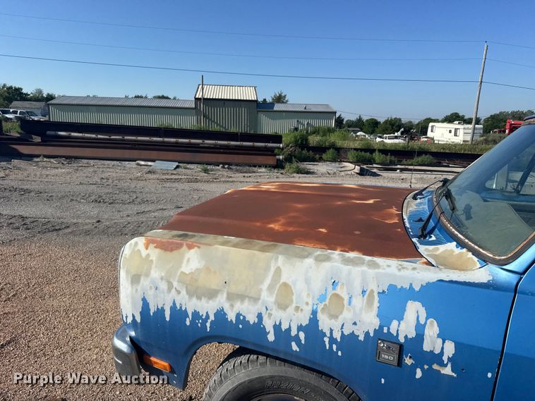 image for item DY2978 1990 Dodge 150 pickup truck