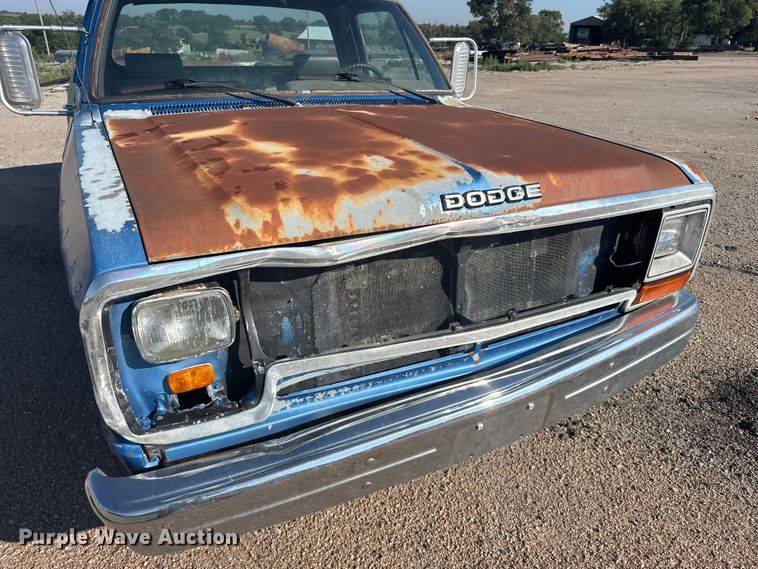 image for item DY2978 1990 Dodge 150 pickup truck