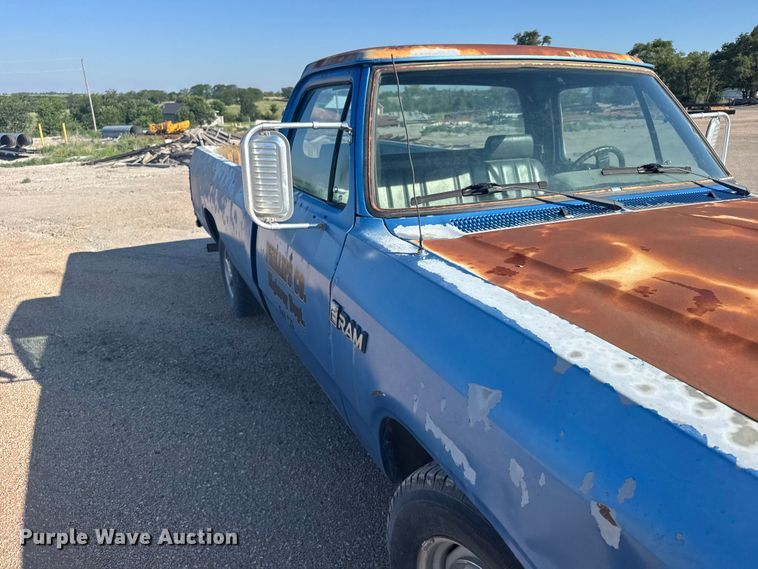 image for item DY2978 1990 Dodge 150 pickup truck
