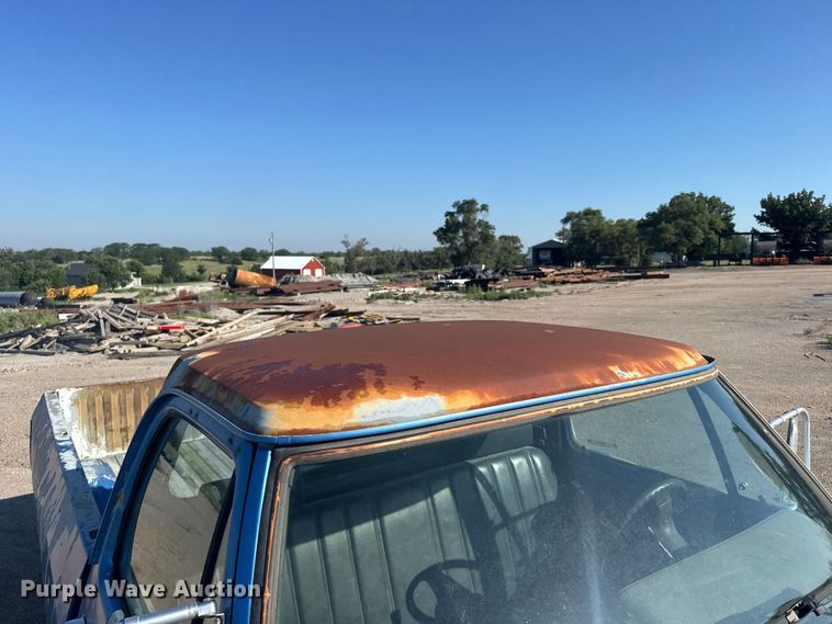 image for item DY2978 1990 Dodge 150 pickup truck