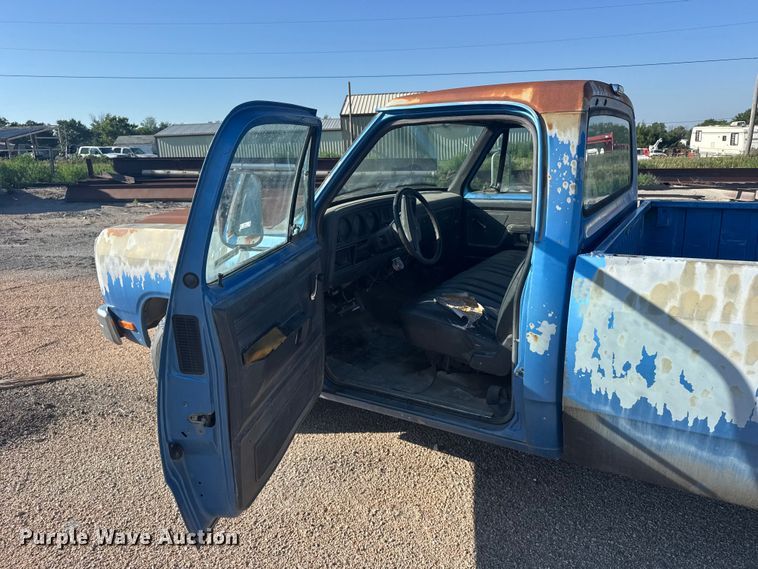 image for item DY2978 1990 Dodge 150 pickup truck