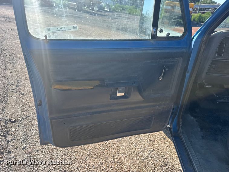 image for item DY2978 1990 Dodge 150 pickup truck