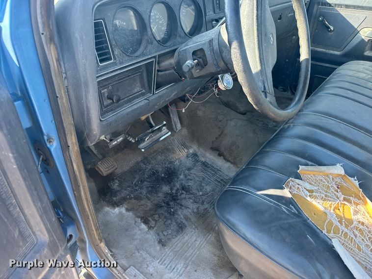 image for item DY2978 1990 Dodge 150 pickup truck