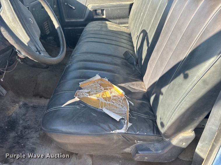 image for item DY2978 1990 Dodge 150 pickup truck