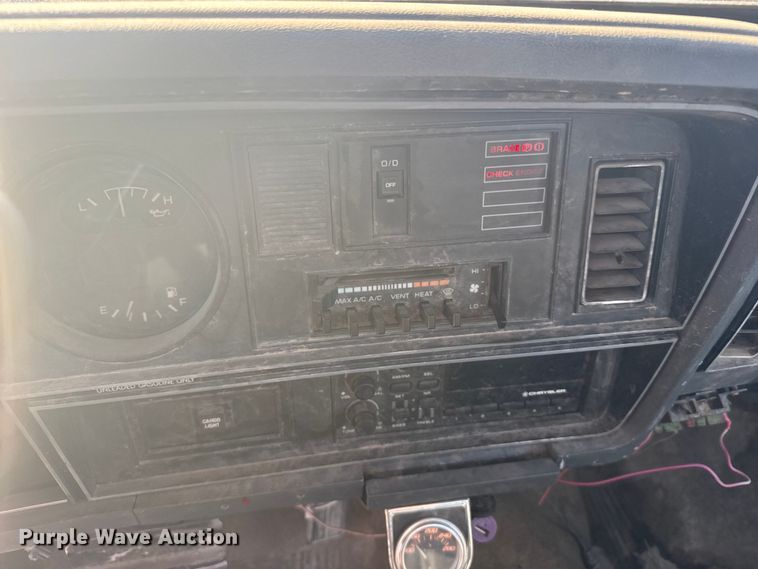 image for item DY2978 1990 Dodge 150 pickup truck