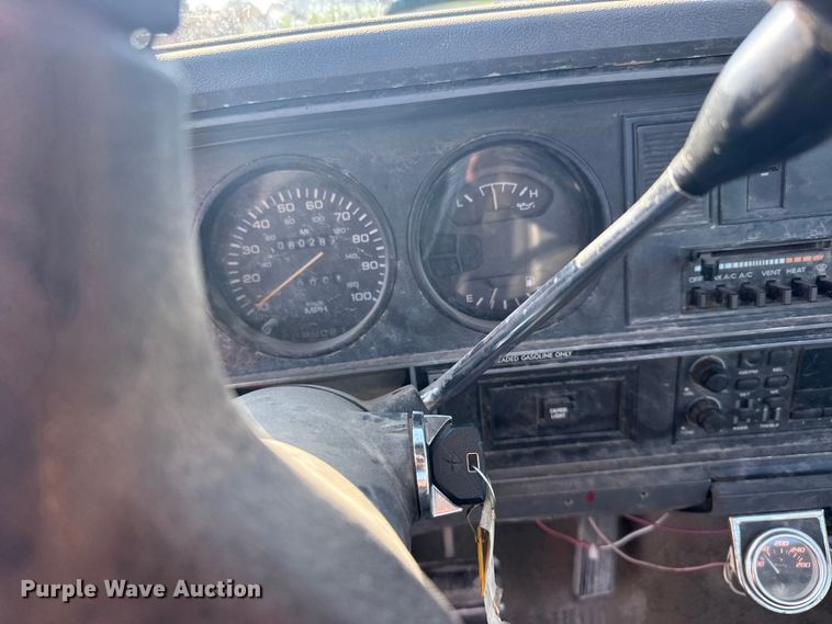 image for item DY2978 1990 Dodge 150 pickup truck